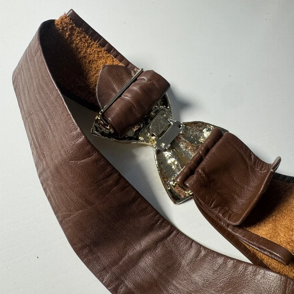 Vtg 80s Brown Leather Wide Waist Belt Hammered Gold Bow Buckle Statement Novelty